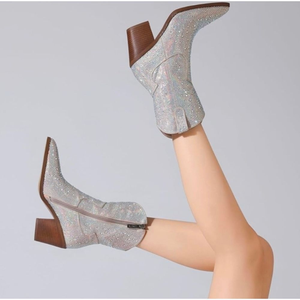 🩵NIB Beige Rhinestone Chunky Heel Ankle Boots Size 8